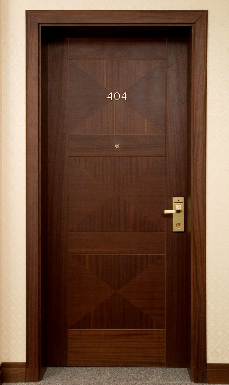 Drzwi Erkado do klasycznych wnętrz – elegancja i styl